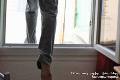 Երևանում բնակվող Հնդկաստանի 30-ամյա քաղաքացին պատուհանից ներքև է նետվել