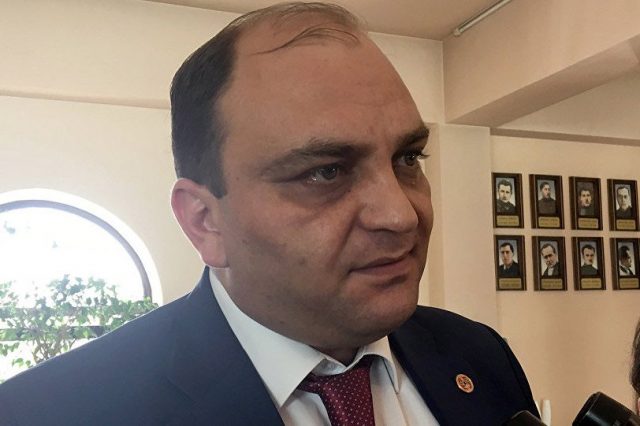 Արաբկիրի նախկին թաղապետ Հրայր Անտոնյանը նախօրեին ընդունել է ընտրակաշառքի գործով իրեն առաջադրված մեղադրանքը. «Ժամանակ»