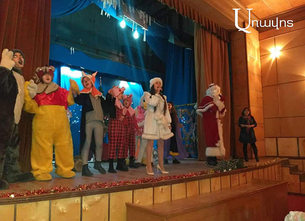 Ամանորյա թատերական ներկայացումներին Իջեւանում դահլիճը լեփ-լեցուն էր (ֆոտոշարք)