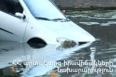 Մեքենան ընկել է գետը
