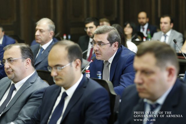 2018թ.-ին ՊԵԿ-ը` ունենալով հնարավորություն վճարել է պարգևատրումներ, որոնք էականորեն բարձր են պետական մյուս մարմինների պարգևատրումներից. ՊԵԿ պարզաբանումը