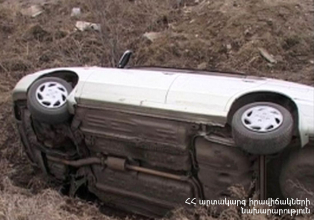 Ավտոմեքենան հայտնվել է ձորակում. վարորդը տեղում մահացել է, 4 ուղեւորները հիվանդանոցում են