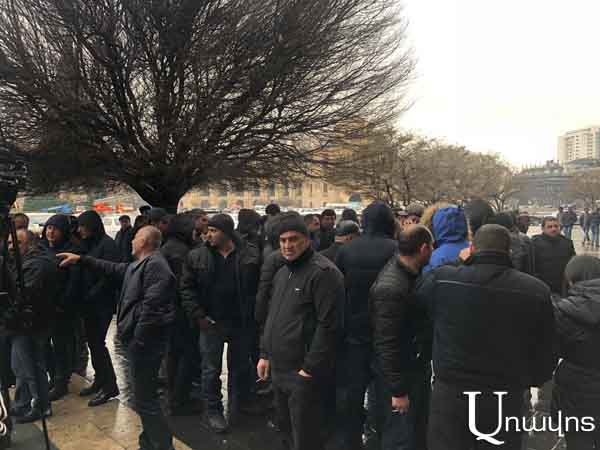 Բողոքի ցույց. «Մենք հեղափոխությունը արել ենք, պարոն Փաշինյան, որ մարդկանց հարկերից ազատեն»