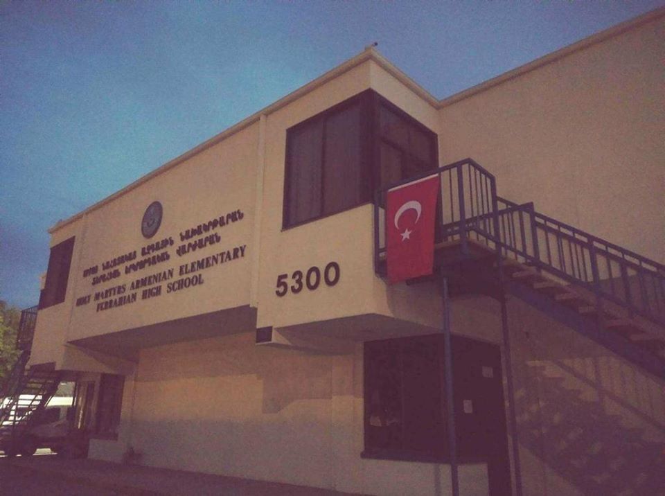 Թուրքական դրոշները պղծում են երկու հայկական դպրոցները Լոս Անջելեսում