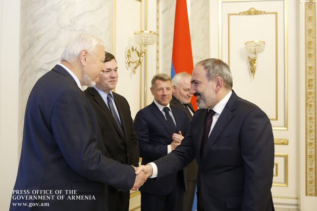 Համանախագահների հետ վարչապետի հանդիպման մասին պաշտոնական տեղեկատվության մեջ որեւէ խոսք չկա Իլհամ Ալիեւի հետ հանդիպման մասին, այլ ընդամենը հեռավոր ակնարկներ. «Ժողովուրդ»