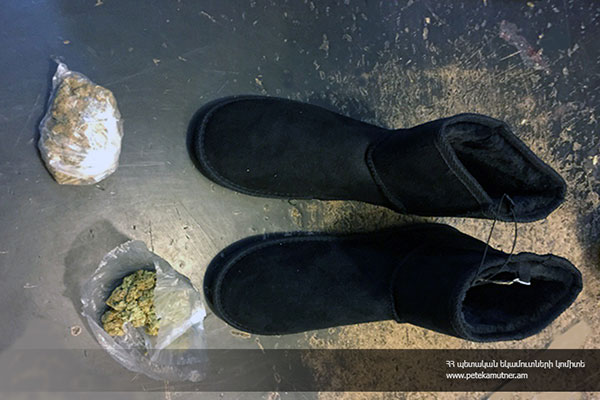 ՊԵԿ. փոստային առաքանիներում առկա հողաթափերի և կոշիկների մեջ հայտնաբերվել է 63,89 գրամ քաշով «մարիխուանա» տեսակի թմրամիջոց