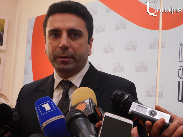 Made in Armenia. Ալեն Սիմոնյանը ցուցադրեց իր կոստյումը, կոշիկները. «Բացի փողկապից, գրեթե ամեն ինչ հայկական արտադրության է»