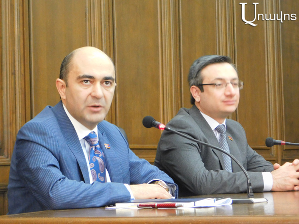 «Հենց ուզեցել ենք հարց տալ, եկել ծեծե՞լ են բազկաթոռի վրա, չէ լուրջ, ըտենց բա՞ն են ասել». Մարուքյանը՝ Լենա Նազարյանին