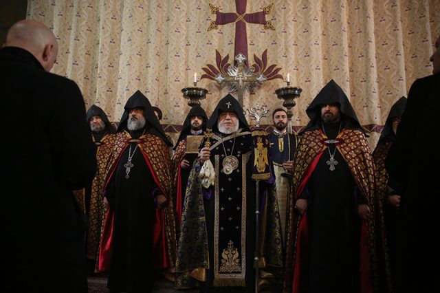 Խունկ, աղոթք և օրհնություն Լուիզ Մանուկյան Սիմոնի լույս հիշատակին