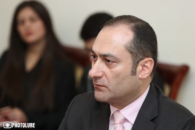 Արտակ Զեյնալյան․ «Զբաղվում ենք ֆիքսված անձանցով, որոնց վերաբերյալ ունենք ապացույցներ, որ ադրբեջանցիների մոտ են եղել՝ ողջ վիճակում»․ «Հրապարակ»