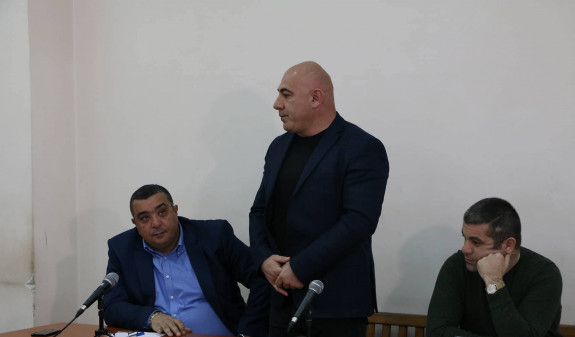 Գագիկ Ծառուկյանի թիկնազորի նախկին պետի ծեծից տուժածը դատարանում վստահեցնում է, որ ինքը տուժող չէ
