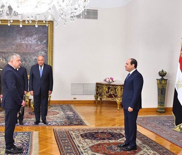 Դեսպան Կարեն Գրիգորյանը հավատարմագրերը հանձնեց Եգիպտոսի Արաբական Հանրապետության նախագահ Աբդել Ֆաթթահ Ալ Սիսիին