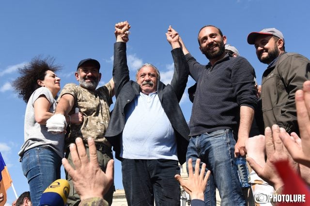 «Հրազդանում մի հատ փողոցում դուրս եմ գալու, խորոված…եթե չկարենամ միս ճարեմ, կարտոշկա կուտեմ». Սասուն Միքայելյանն այսպես է նշելու Քաղաքացու օրը