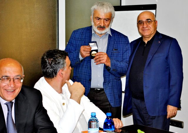Խաչիկ Վարդանյանը պարգևատրվել է Հայաստանի արդյունաբերողների և գործարարների միության ոսկե մեդալով