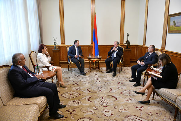 Արմեն Սարգսյանը հանդիպել է «Ժառանգություն» կուսակցության ղեկավարների հետ