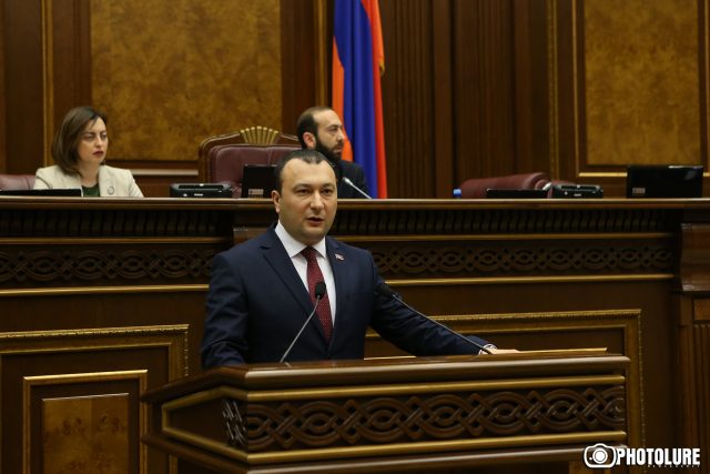 «Եթե գյուղացին վարկ է վերցրել, տոկոս է փակում, նրա ի՞նչն ենք հարկում». Վահե Էնֆիաջյան