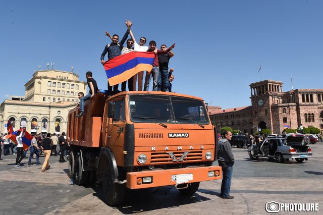 Հասարակական խզումների չորս տեսակները եւ դրանց պատճառով բռնկվող հեղափոխությունները