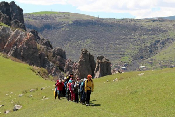 Երեխաները մագլցում են լեռներ ու ժայռեր և սովորում ճիշտ կողմնորոշվել լեռնային վտանգների դեպքում
