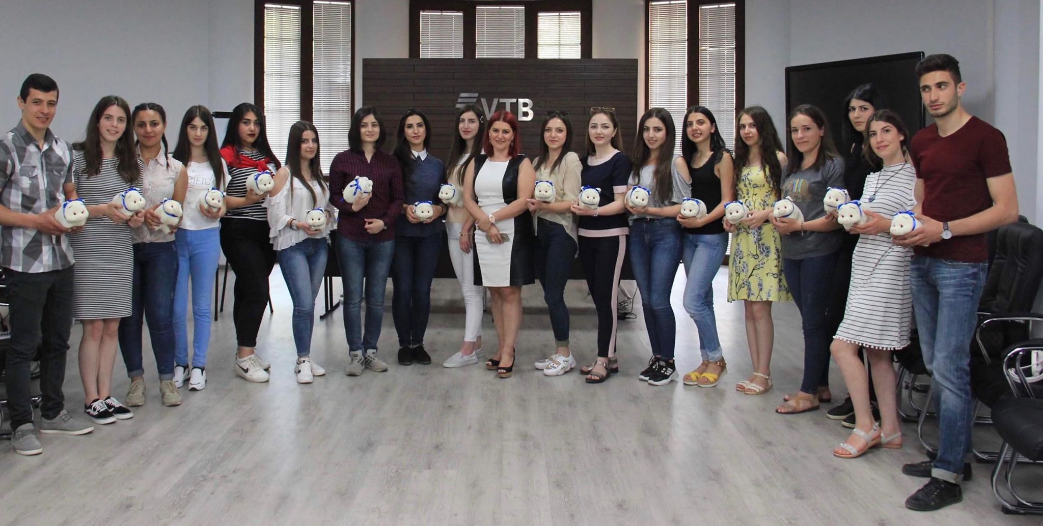 ՎՏԲ-Հայաստան Բանկը հյուրընկալել է ուսանողներ Գյումրիից