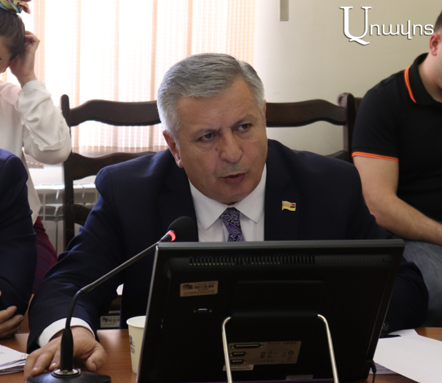 Բագրատյանը՝ փոխնախարարին. «Ուրեմն Մատենադարանի ձեռագրերը տեղափոխեք Խարբերդի դաչաներ»