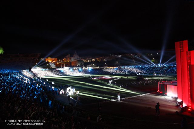 ԿՈՆԻՖԱ-ի բացման հանդիսավոր արարողությունը՝ Ստեփանակերտի կենտրոնական մարզադաշտում