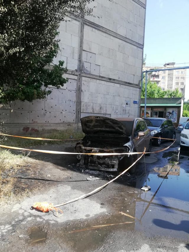 «Որեւէ վարկած չենք բացառում». Ռոմանոս Պետրոսյանը` Վահան Սարիբեկյանի տան եւ մեքենայի հրդեհի մասին