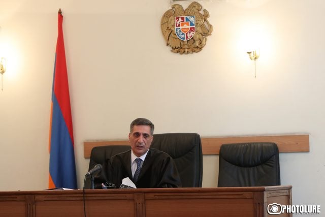 Դատարանը մերժեց Ռոբերտ Քոչարյանի եւ Յուրի Խաչատուրովի պաշտպանների միջնորդությունը ինքնաբացարկի մասին