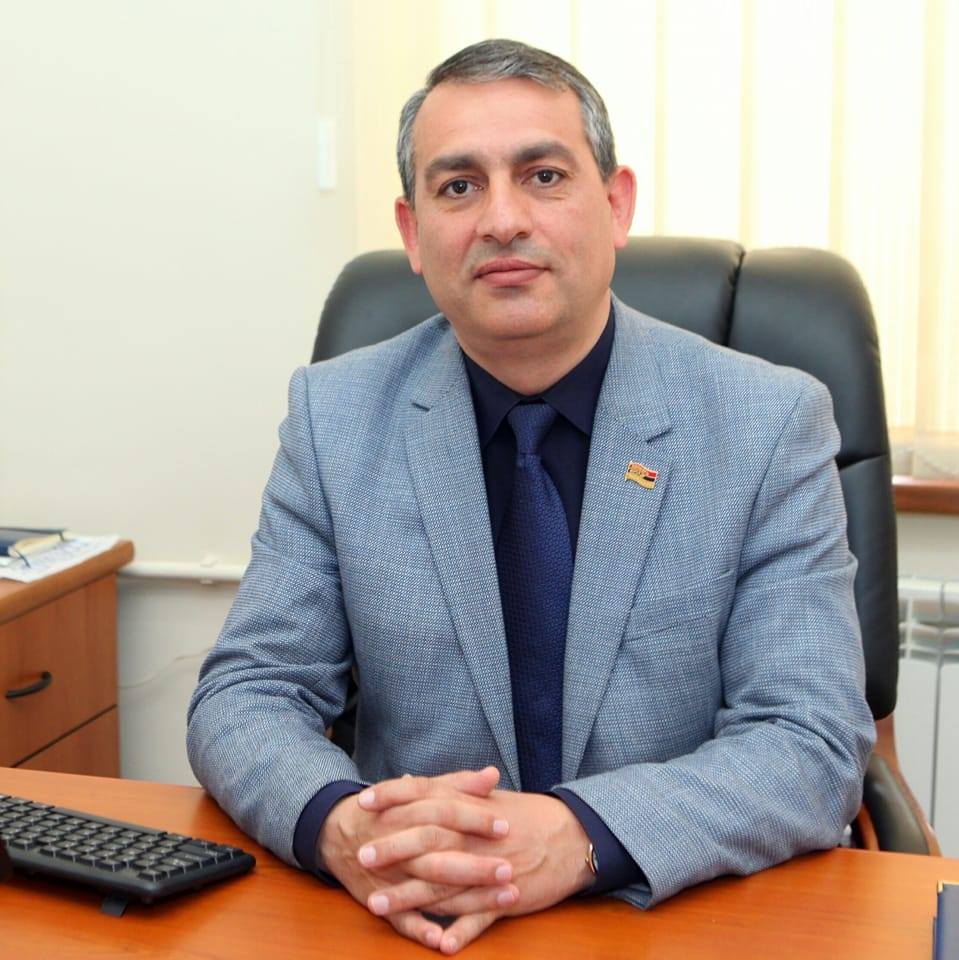 «Թքում են ոստիկանի վրա, իսկ նա օրենքով սահմանված ընթացակարգ չունի պաշտպանվելու». Արմեն Խաչատրյան