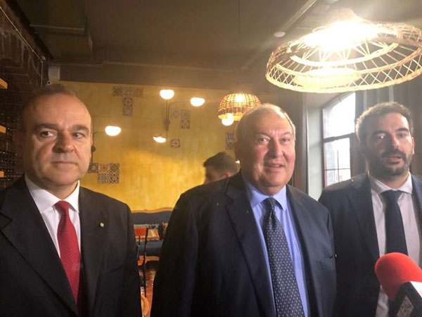 Երկրի նախագահը իտալացի գործարարների հետ Կարեն Կարապետյանի  «Ֆլորենս Գյումրի» ռեստորանում