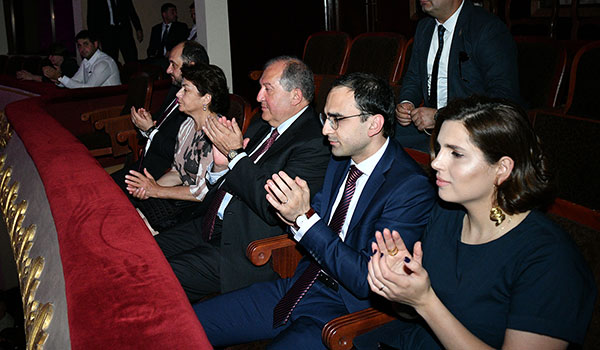 Արմեն Սարգսյանը տիկնոջ հետ ներկա է գտնվել «Ռոքն օգնում է Հայաստանին» նախագծի 30-ամյակին նվիրված հանդիսավոր երեկոյին