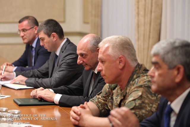 Վիտալի Բալասանյանն ու Լեւոն Մնացականյանն ազատվել են պաշտոններից. վերջինս նշանակվել է ոստիկանապետ