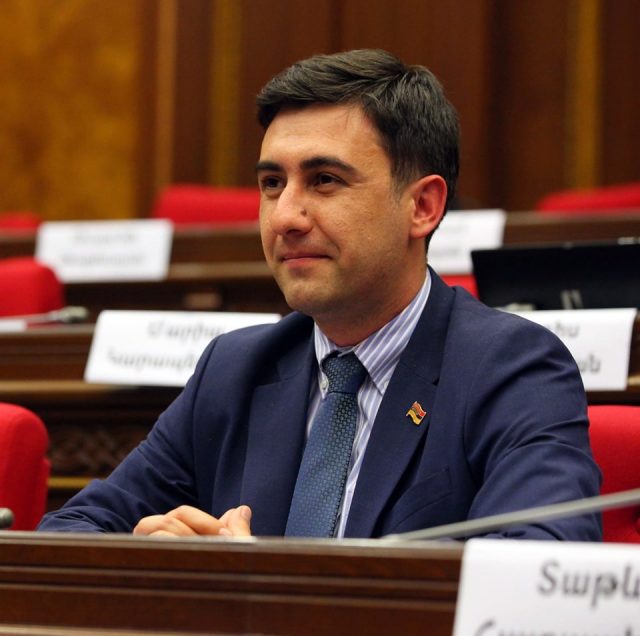 «Արցախին բանակցություններից դուրս մղած մարդը խոսում է Արցախը մարզ սարքելու մասին». Սոս Ավետիսյանը՝ Ռոբերտ Քոչարյանին
