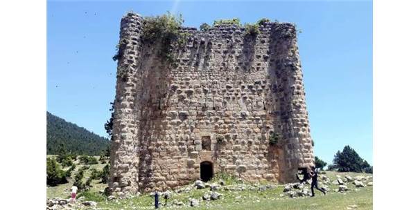 Թուրքիայում պահանջում են վերականգնել Կիլիկիայի հայկական հնագույն պալատ-ամրոցը. ermenihaber.am