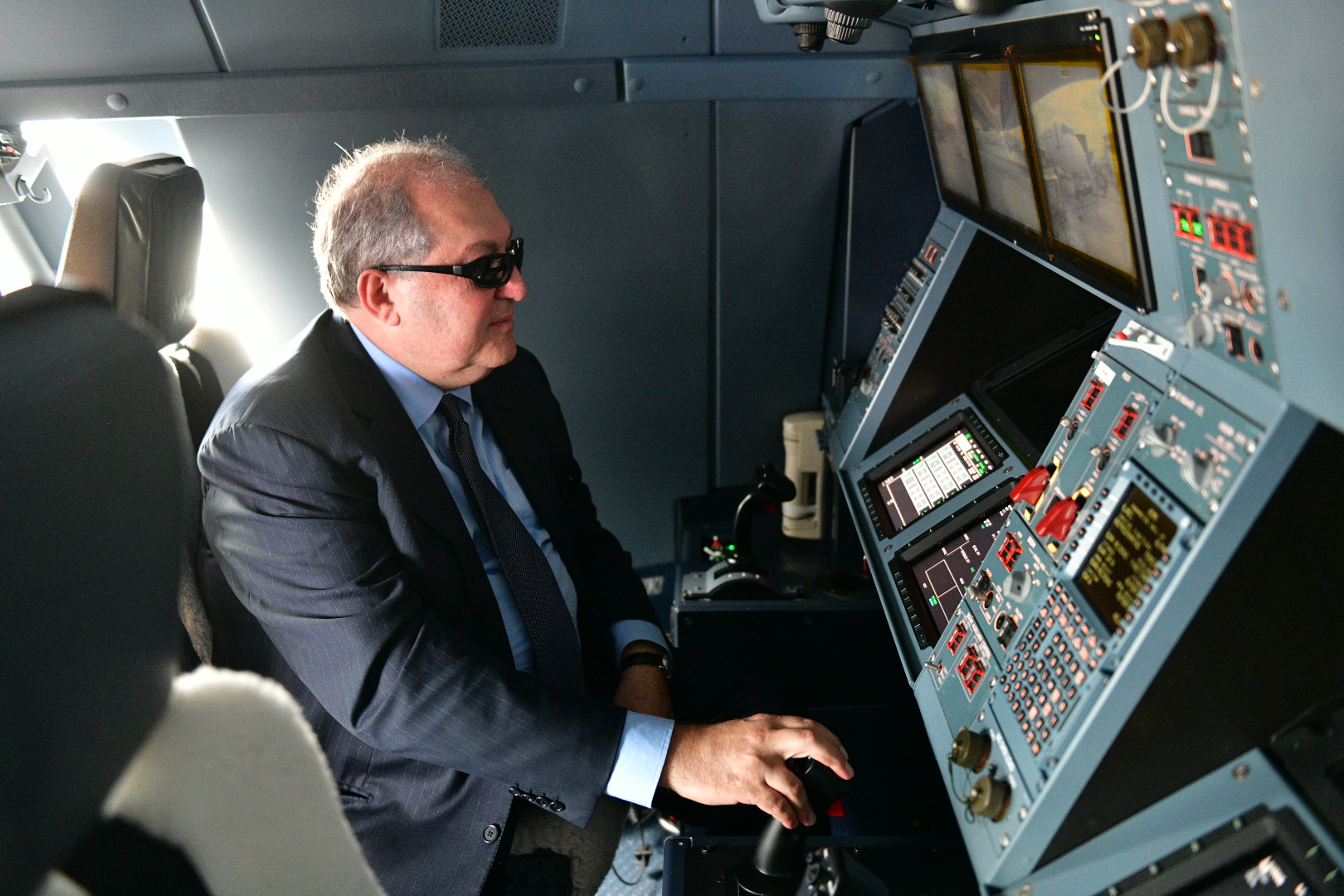 Նախագահ Արմեն Սարգսյանն այցելել է Լը Բուրժեում անցկացվող Փարիզի միջազգային ավիացիոն ցուցահանդես