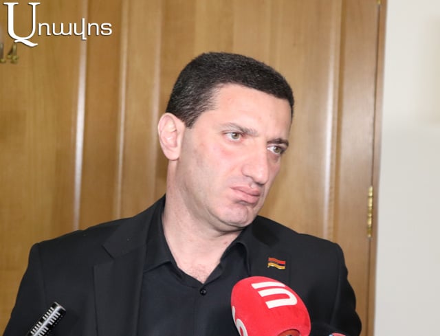 «Տղամարդու կողմից սիրուն աղջկան գովելն այնքան վտանգավոր չէ, որքան սիրուն տղամարդուն գովելը». Պետրոսյան