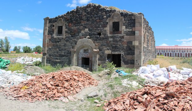 Գանձագողերը վնասում են Էրզրումի Սուրբ Մինաս հայկական եկեղեցին
