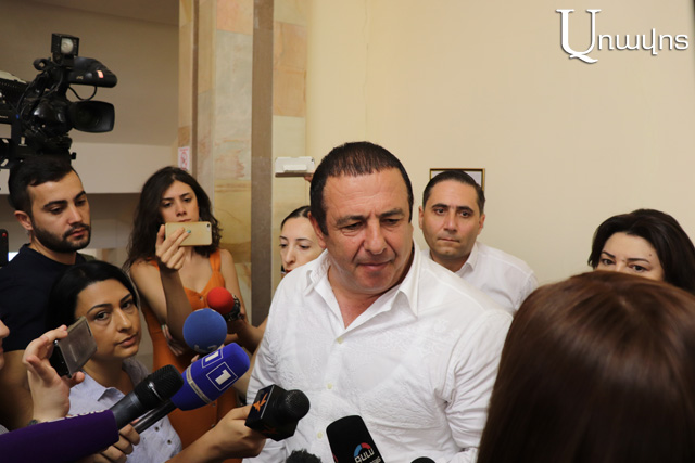 «Ձեր ցավը տանեմ, բայց ուզում եք ինձ հունից հանել». Ծառուկյանը ծիծաղեց լրագրողներից ներողություն խնդրելու հարցի վրա