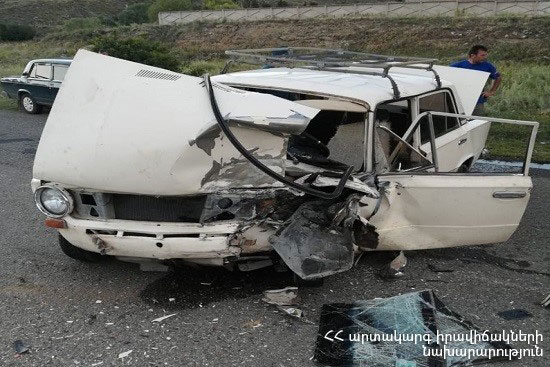 Սպիտակ-Գյումրի ավտոճանապարհի 2-րդ կմ-ին բախվել են «ՎԱԶ-2101» և «ԳԱԶ-24» մակնիշների ավտոմեքենաները. կան տուժածներ և մեկ զոհ