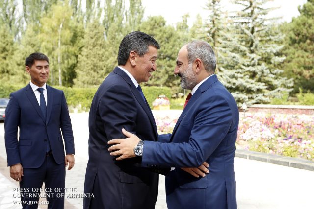 Հայաստանի վարչապետը և Ղրղզստանի նախագահը քննարկել են քաղաքական երկխոսության ամրապնդմանը, երկկողմ առևտրատնտեսական գործակցության խորացմանը վերաբերող հարցեր