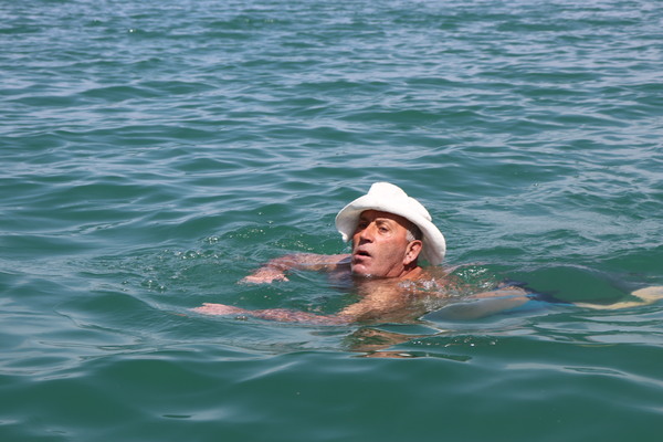Գագիկ Գոզեյանը լողալով անցել է 7 կիլոմետր տարածություն