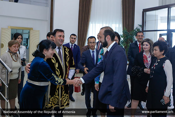 Արարատ Միրզոյանը հանդիպել է Մոլդովայի Հանրապետության Խորհրդարանի նախագահի եւ Ղազախստանի հայ համայնքի ներկայացուցիչների հետ