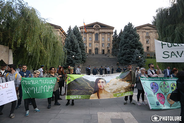 Բնապահպան. «Քաղաքական դիակներին կոչ ենք անում չխառնվել մեր եւ Ամուլսարի գործողություններին»