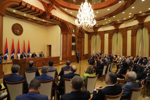 Կայացել է Արցախի և Հայաստանի արտաքին գործերի նախարարությունների կենտրոնական ապարատների՝ իր ձևաչափով առաջին համատեղ խորհրդակցությունը