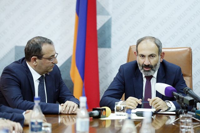 «Վահե Գրիգորյանն առաջին անձն է՝ վարչապետն էլ հետը, որ հեղինակազրկում է ՍԴ-ն». Արծվիկ Մինասյանը հորդորում է միավորվել ու պայքարել, որ Հրայր Թովմասյանին չհանեն