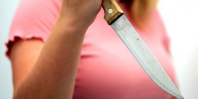 35-ամյա կինը, որը դանակով սպառնացել էր դեղատների աշխատակիցներին, ձերբակալվել է