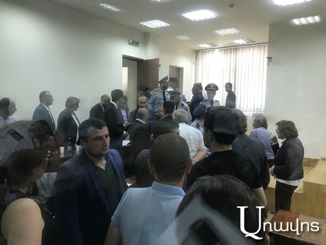 Մեղադրող դատախազը Քոչարյանին ազատելու հիմքեր չի տեսնում. դատարանը դեռ որոշում չկայացրեց