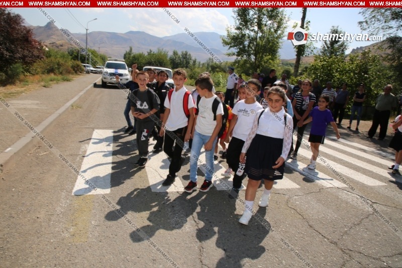 Լարված իրավիճակ Վայոց Ձորի մարզում. Երեխաները վանկարկում էին. «Ուզում ենք անվտանգ երթևեկություն». shamshyan.com