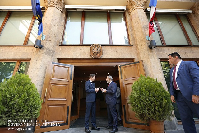 «Ժակ Շիրակը հայ-ֆրանսիական միջպետական հարաբերությունների զարթոնքի խորհրդանիշներից էր». վարչապետն այցելել է Հայաստանում Ֆրանսիայի դեսպանություն