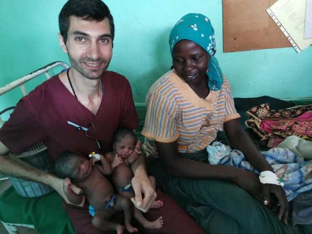 Օրվա կադրը․ Սուդանում ծննդկանն անակնկալի է բերել Գյումրիից մեկնած բժշկին