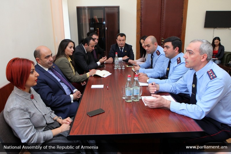 ՀՀ քննչական կոմիտեի ծառայողները հանդիպել են Ազգային ժողովի «Լուսավոր Հայաստան» խմբակցության ներկայացուցիչների հետ